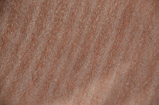 细腻棕红色纹理布料表面