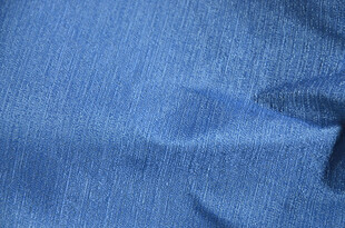 蓝色牛仔布料纹理特写