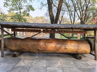 户外原木长椅