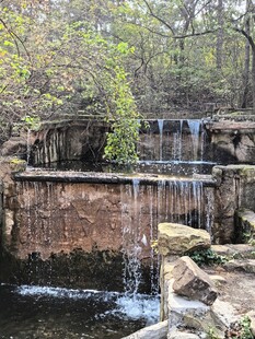 山间小瀑布景观