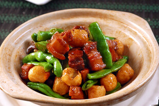 砂锅红烧肉青豆美食