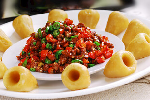 多彩时蔬配窝窝头