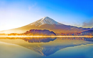 壮丽富士山与绝美湖景倒映