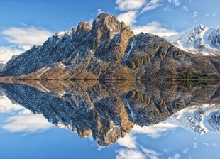 壮丽山水倒影景观