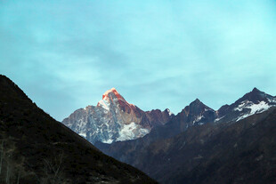 雪山壮丽景观