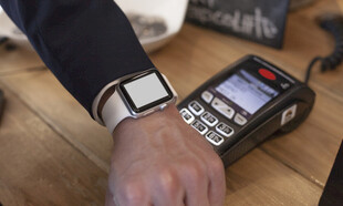 手腕支付设备现场演示