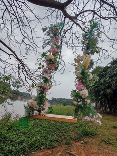 户外浪漫花卉装饰秋千