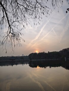 湖畔日落美景