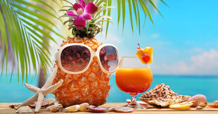 菠萝戴墨镜的夏日风情