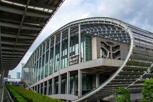 现代弧形建筑外观展示