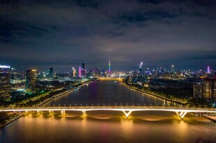 城市桥梁夜景璀璨风光