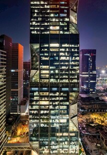 都市夜景摩天大楼璀璨灯火