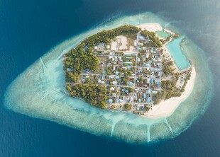 美丽海岛度假村鸟瞰图