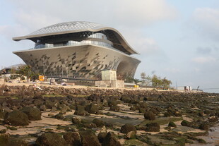 湛江海边独特造型的现代建筑