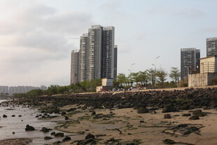 湛江海滨城市低矮与高楼景致