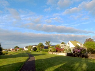 田园风光中的温馨家园