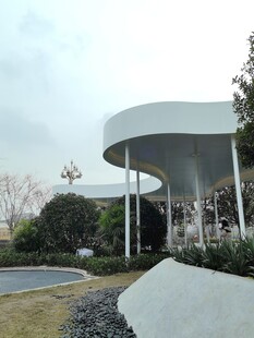现代弧形建筑外观景观