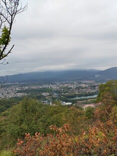 山间景色远眺