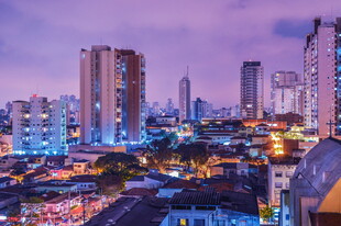 城市黄昏夜景
