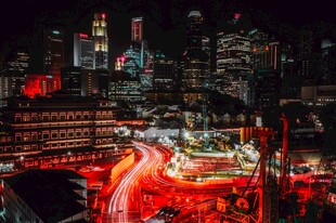 城市夜景车流璀璨瞬间