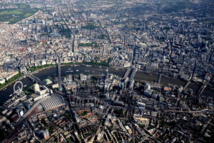 城市高空俯瞰景观图