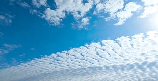 蓝天之上的梦幻云景