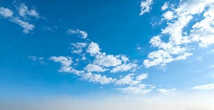 晴朗蓝天的美丽景致