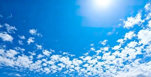 晴朗蓝天与白云