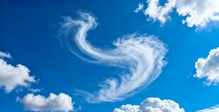 蓝天下的奇妙卷云