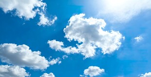 晴朗蓝天与白云