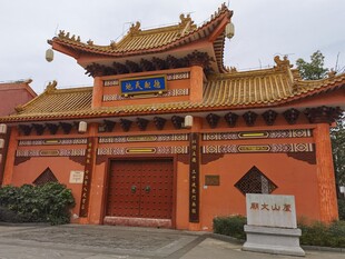 中式古建筑庙宇大门