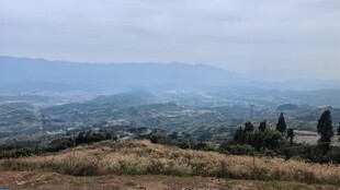 山巅远眺的壮阔风景