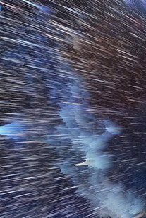 星轨夜空下的梦幻景象