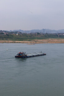 水面上的作业船只