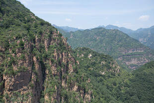壮丽山景 绿意盎然的山峦