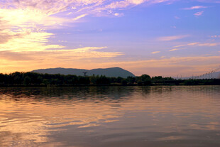 湖畔日落美景