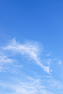 蓝天飘着轻柔白云