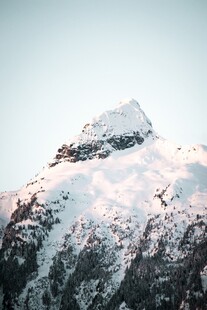巍峨雪山壮丽景致