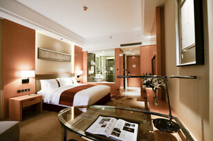 豪华温馨的酒店客房场景