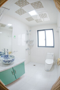 清新简约风的现代浴室