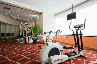 室内健身房多样健身设备
