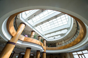 现代建筑内部的环形空间