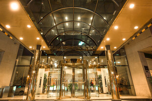 豪华旋转门大厅内部景观