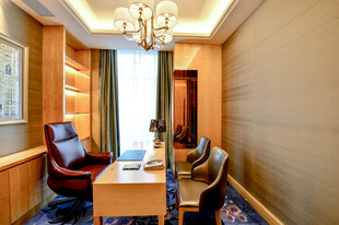 现代简约风格的精致书房