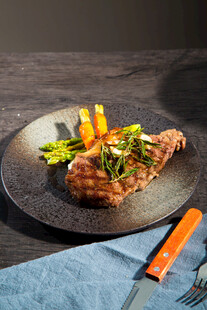 香煎牛排配时蔬