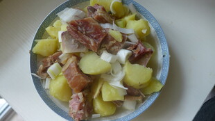 土豆炖肉美食一盘