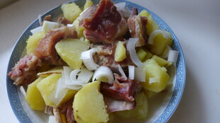 土豆炖肉美食一盘