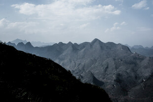 壮丽山峦 云雾缭绕之景