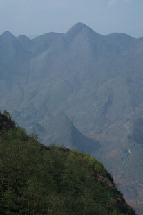 山峦叠翠的自然美景