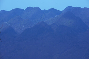 连绵山峦的壮丽景致
